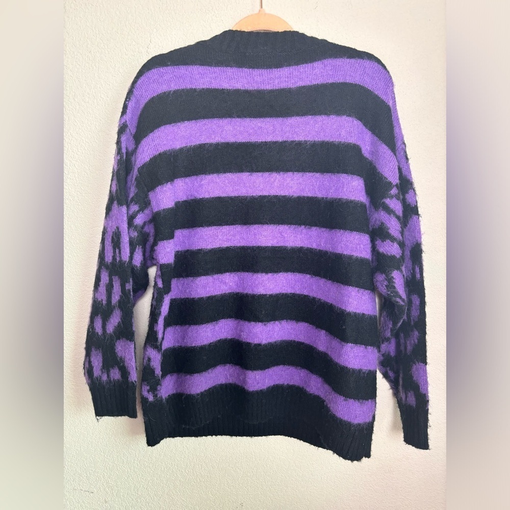 Rebecca Minkoff Purple and Black Gordon Leopard Print Crewneck Fuzzy Sweater M - Picture 5 of 9